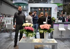 Also some cut flowers were on display at the booth of Kordes Roses, like Ballerina (next to Göran Basjes), one of the novelties that is growing at Van der Hulst in the Netherlands. 